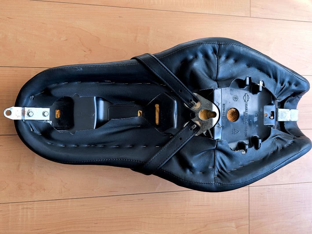 ハーレーダビッドソン スポーツスター【XL883R】純正シート