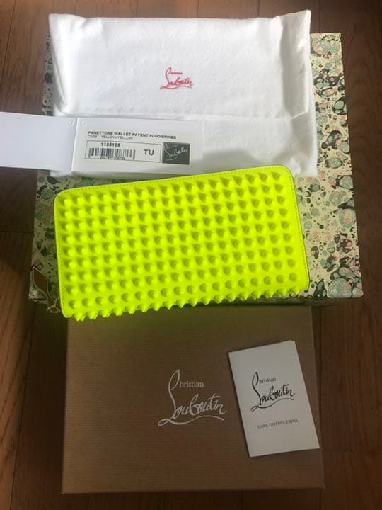 クリスチャンルブタン 蛍光イエロー 入手困難