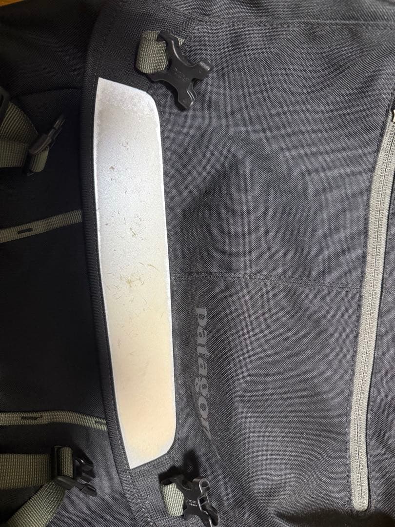 patagonia メッセンジャーバッグ 黒　ハーフマス