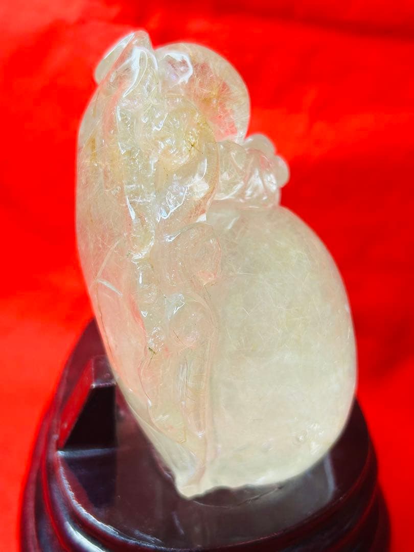 水晶 魚彫刻 約10cm 木製台座付き