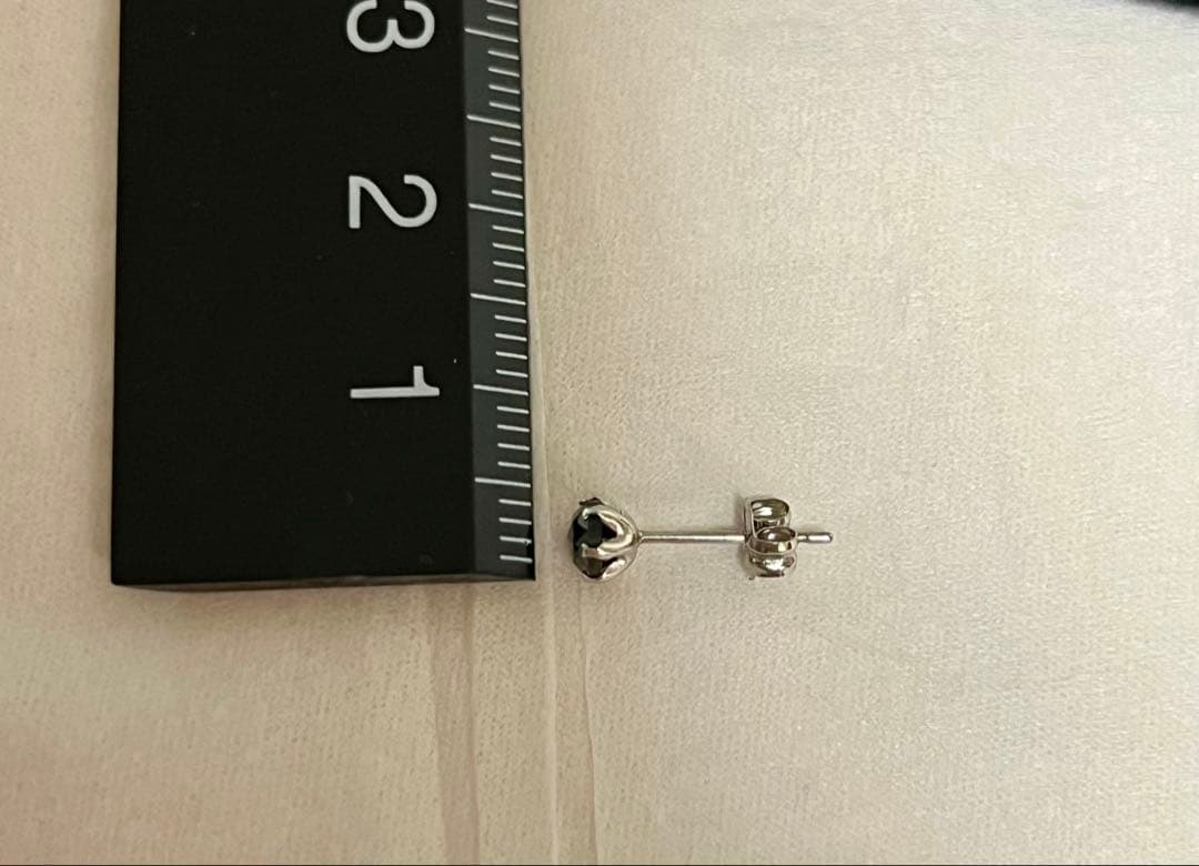 【美品】ブラックダイヤモンドピアス Sサイズ プラチナ900