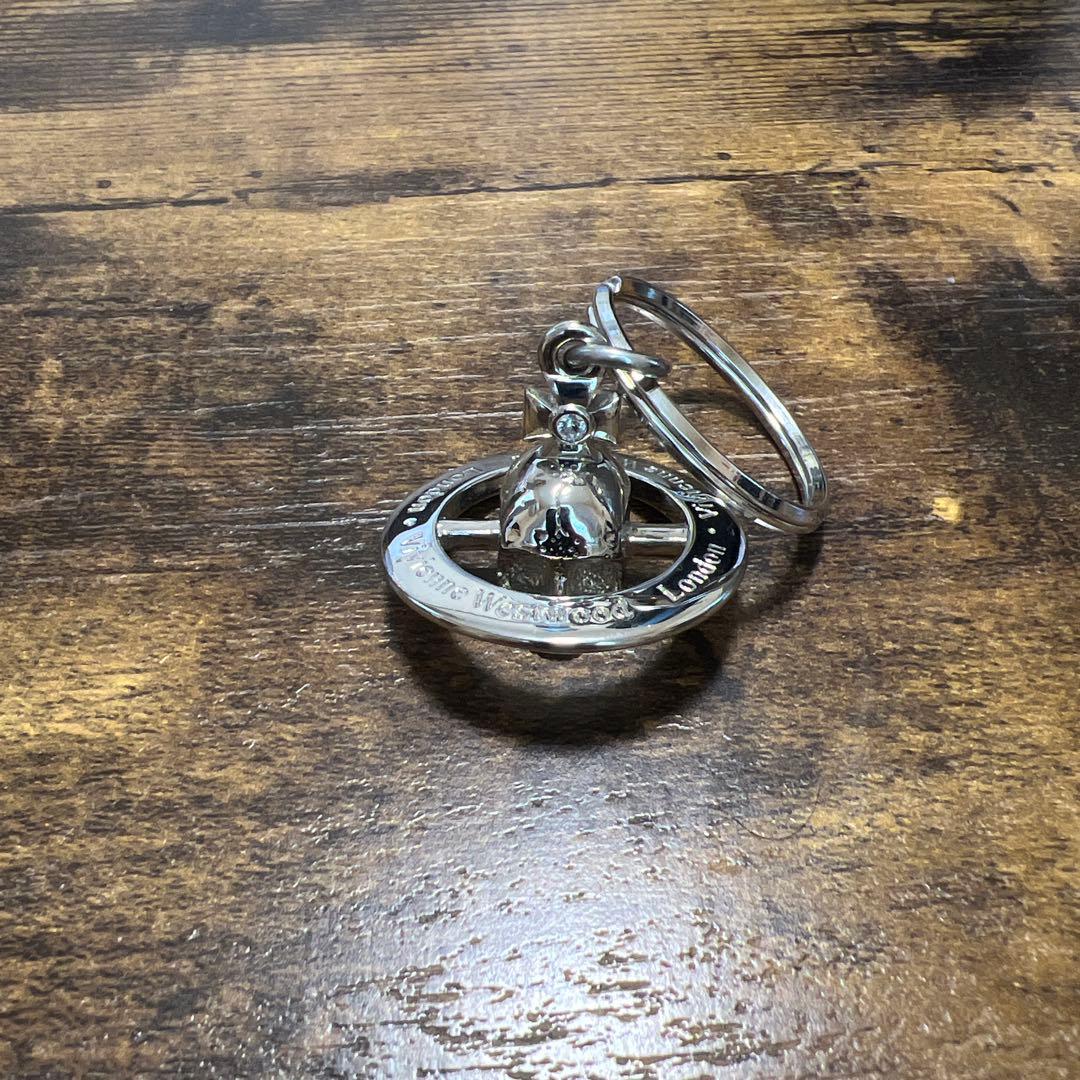 Vivienne Westwood スカルオーブ キーホルダー