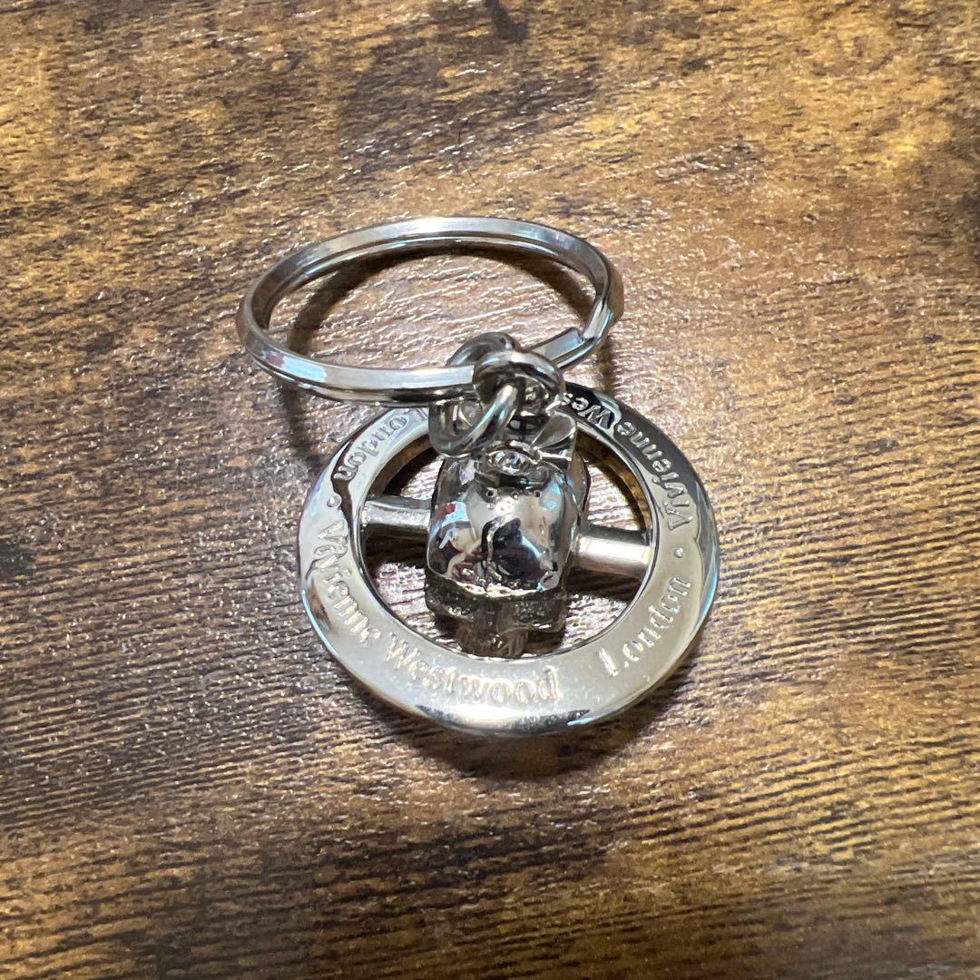 Vivienne Westwood スカルオーブ キーホルダー