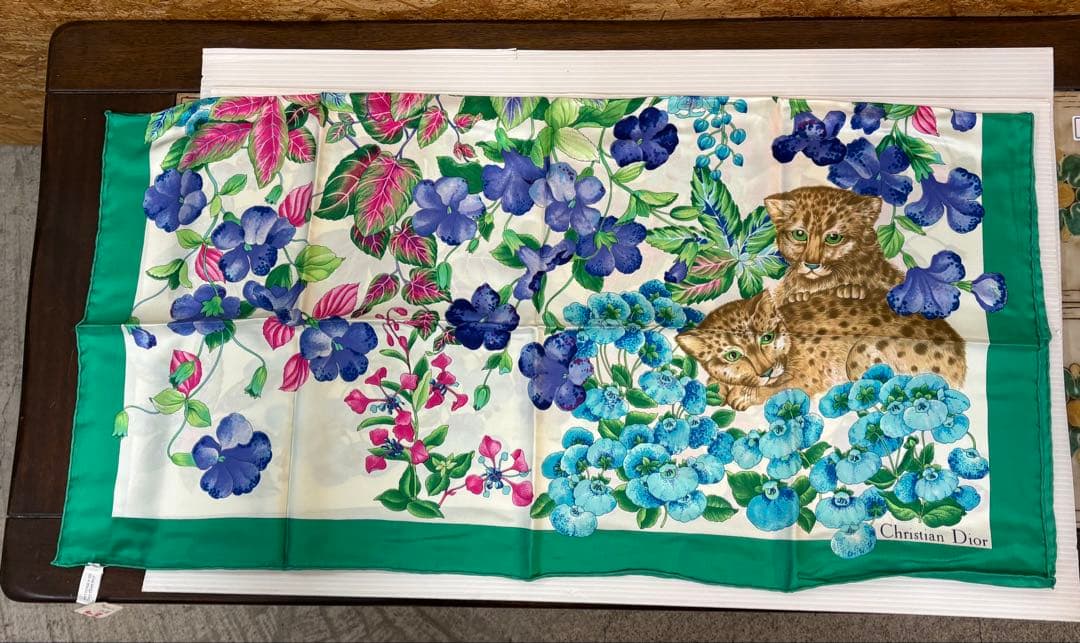 クリスチャン・ディオール　ヴィンテージ　スカーフ ヒョウ　約86×86cm