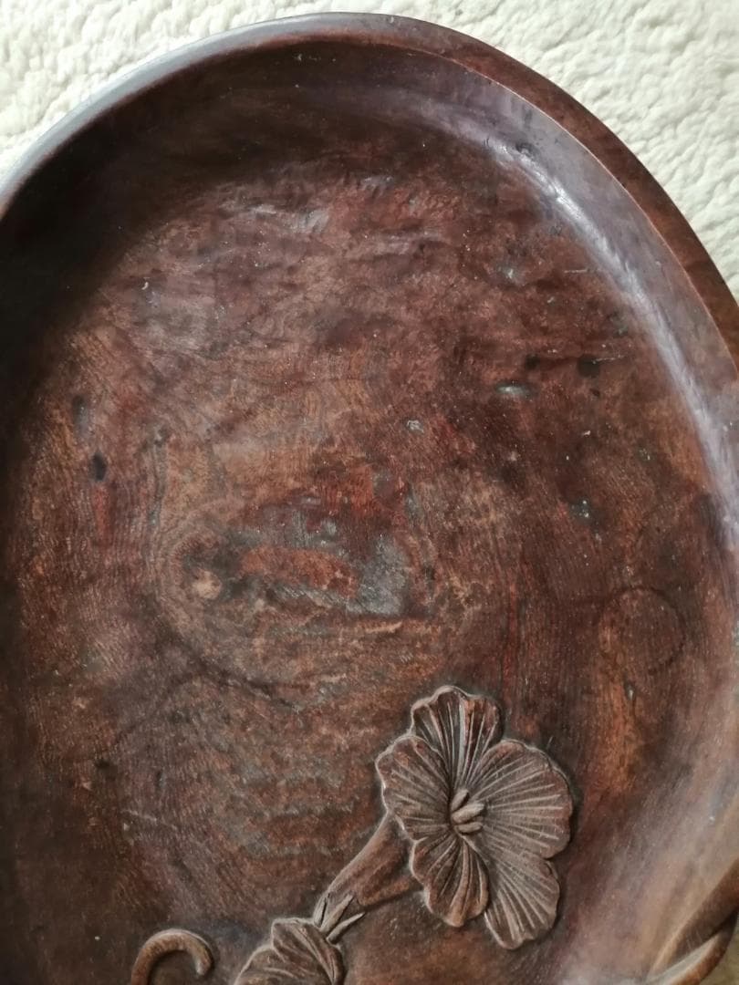 瓢箪型の大きい木のお盆