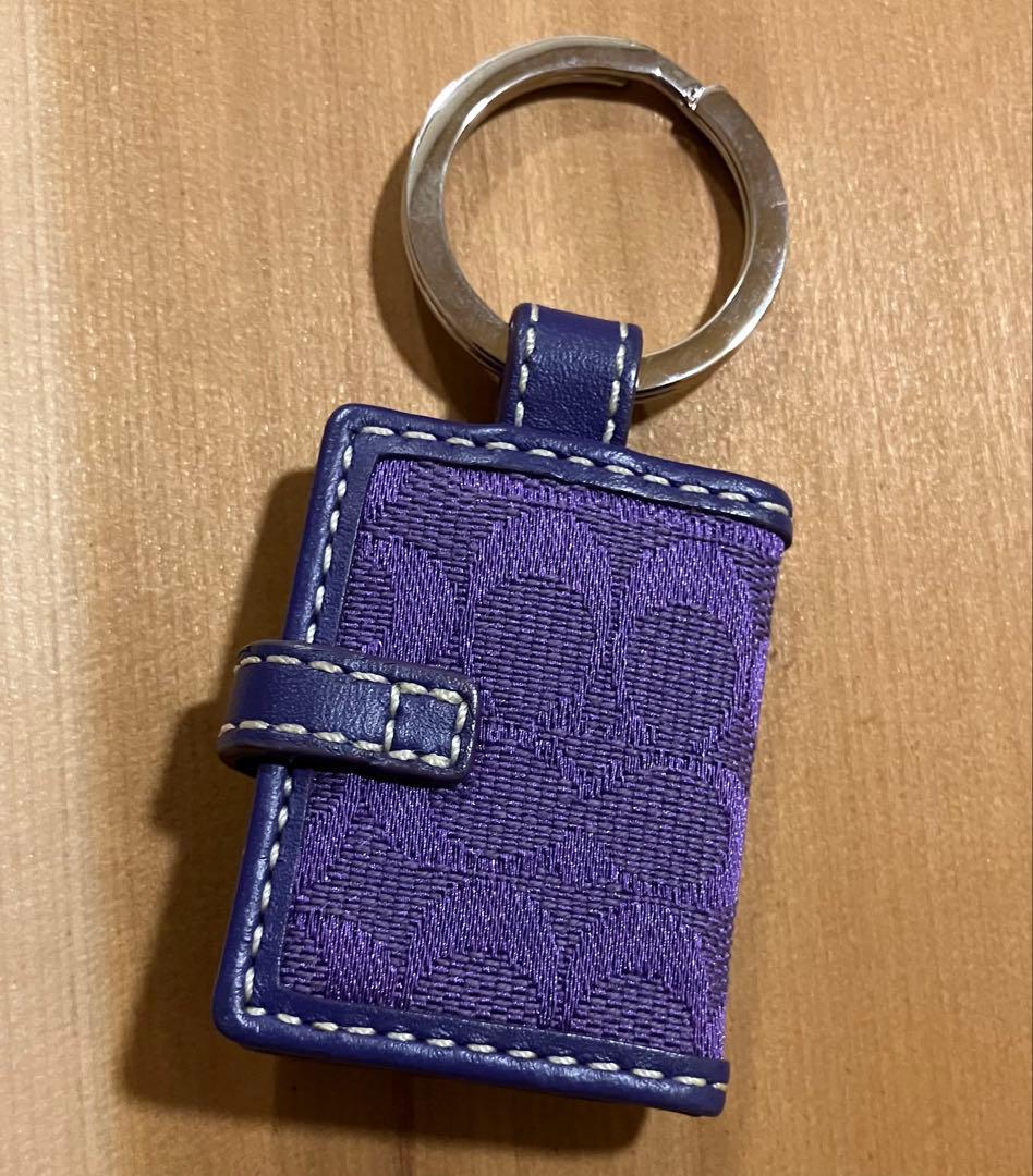 【未使用】COACH コーチ　キーホルダー　Cロゴ　写真入れ　パープル　紫