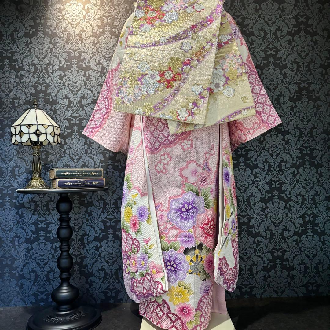 美品　総絞り　淡色　金駒刺繍　花模様　逸品　振袖　フルセット 振り袖