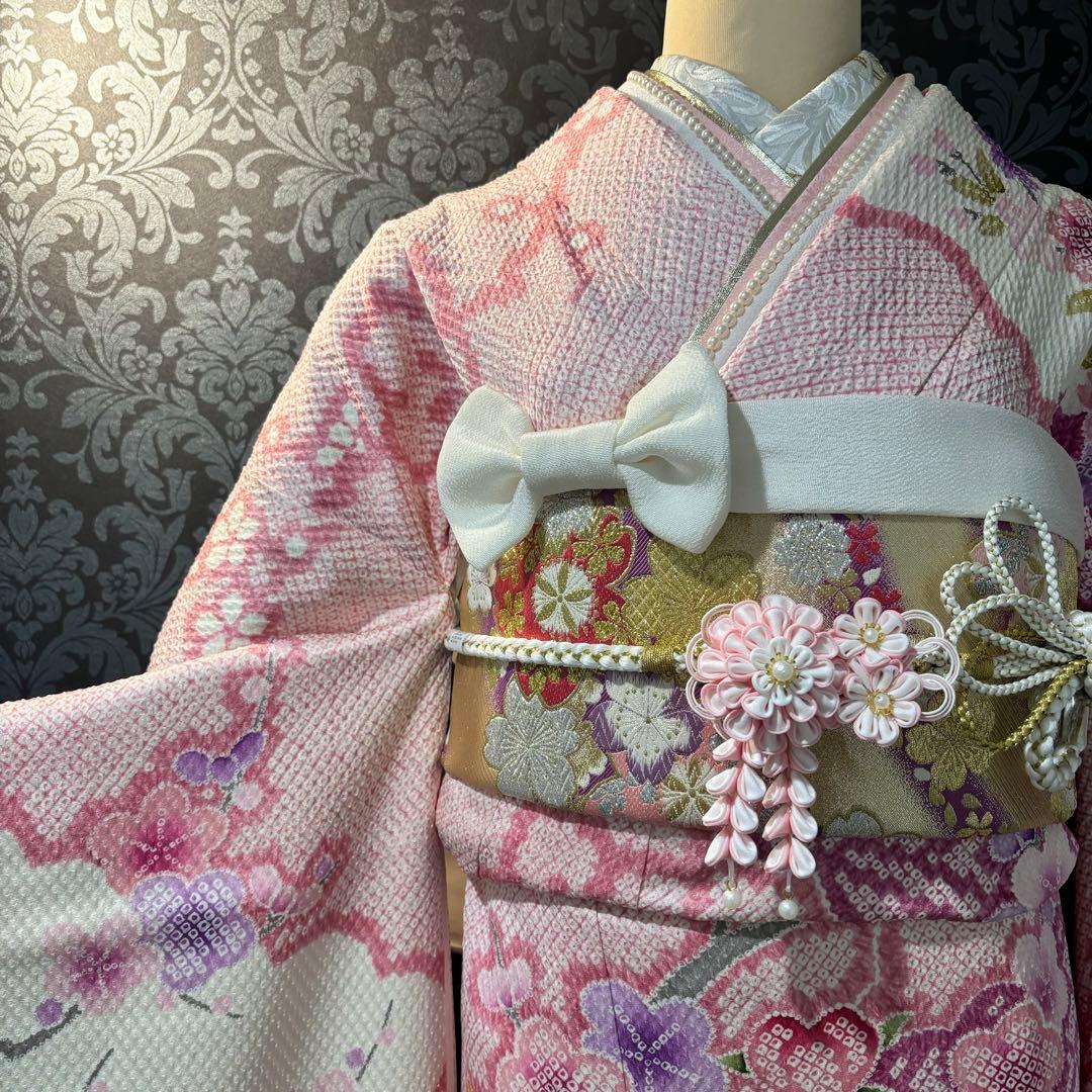 美品　総絞り　淡色　金駒刺繍　花模様　逸品　振袖　フルセット 振り袖