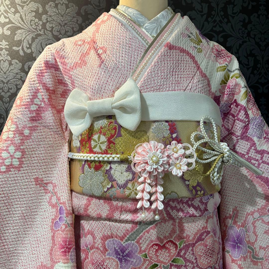 美品　総絞り　淡色　金駒刺繍　花模様　逸品　振袖　フルセット 振り袖