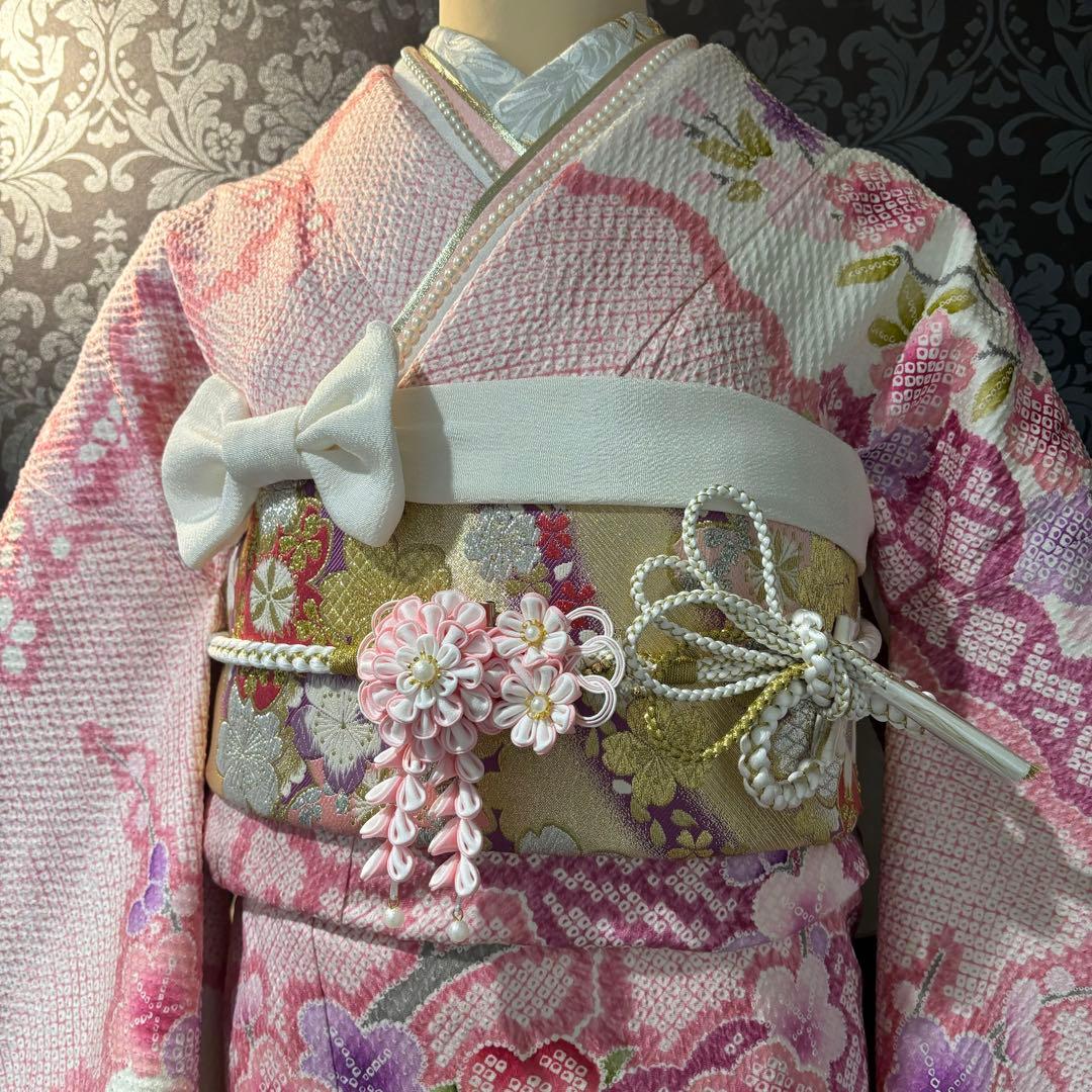 美品　総絞り　淡色　金駒刺繍　花模様　逸品　振袖　フルセット 振り袖