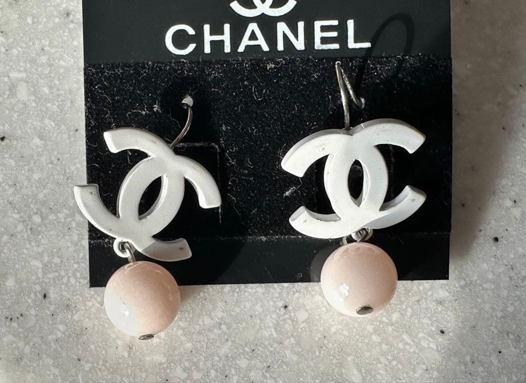 CHANEL スイングピアス