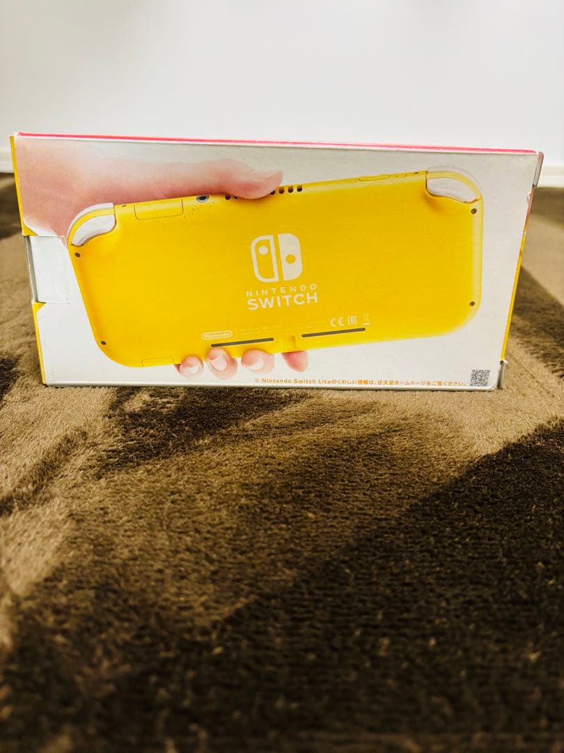 (ジャンク品)Nintendo Switch ライト　イエロー　箱、充電器付き