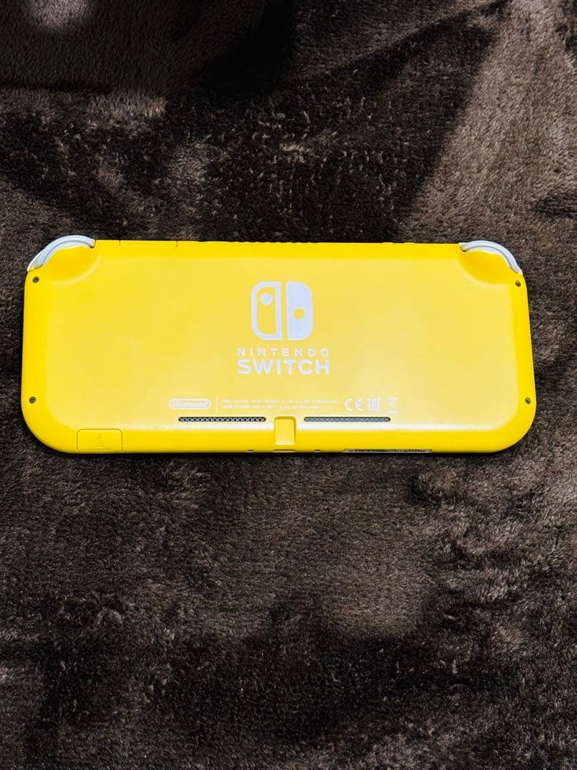 (ジャンク品)Nintendo Switch ライト　イエロー　箱、充電器付き