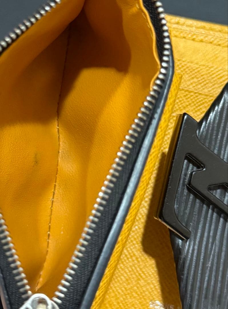 Louis Vuitton ポルトフォイユ ヴィクトリーヌ エピ M69218