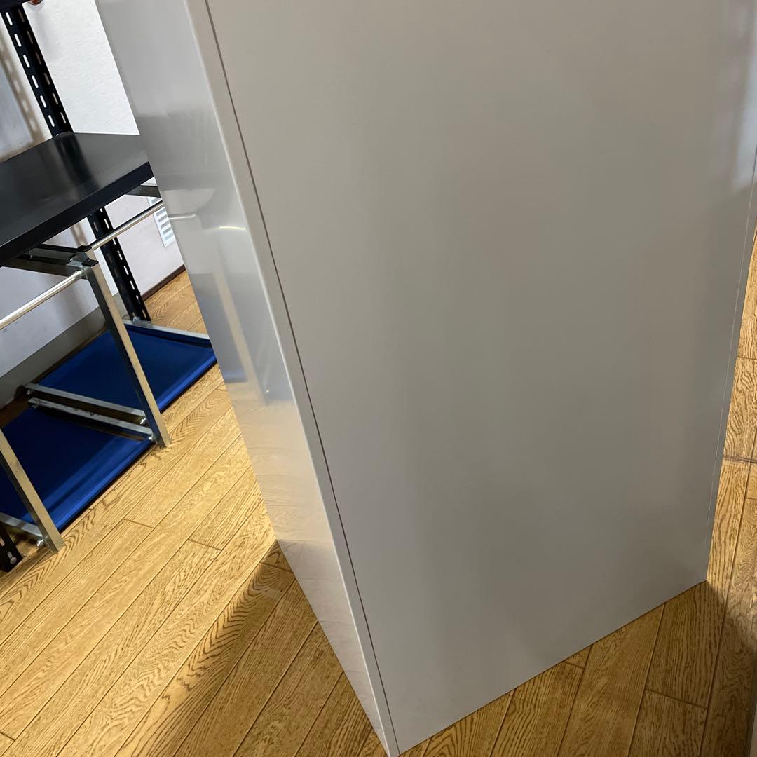 ホワイト 4つのロッカー