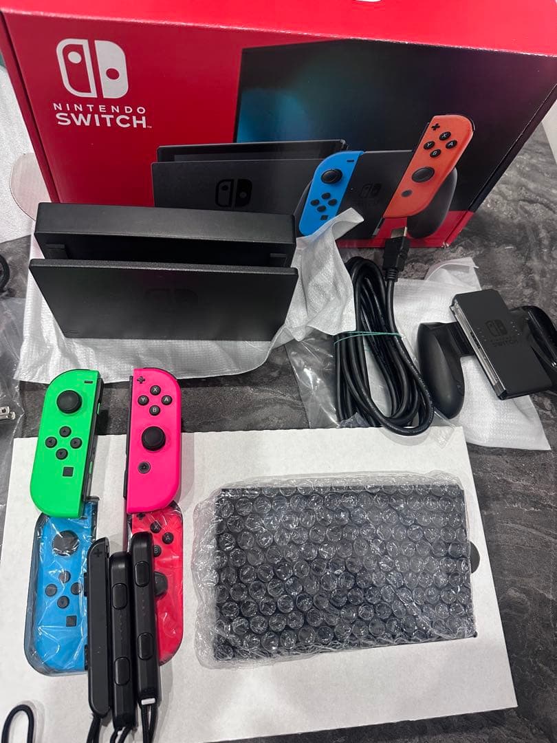 NintendoSwitch本体とサブジョイコン×2セット