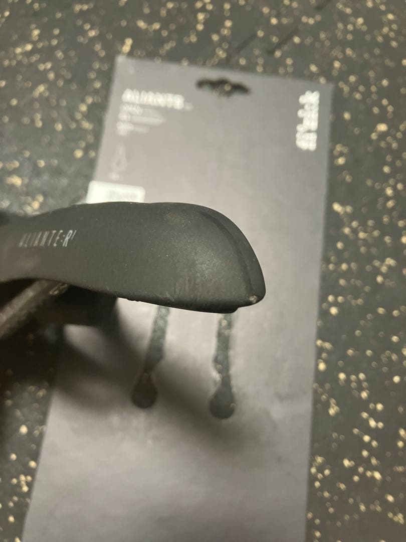 fizik アリアンテ ALIANTE R1サドル ブレイデッドカーボン