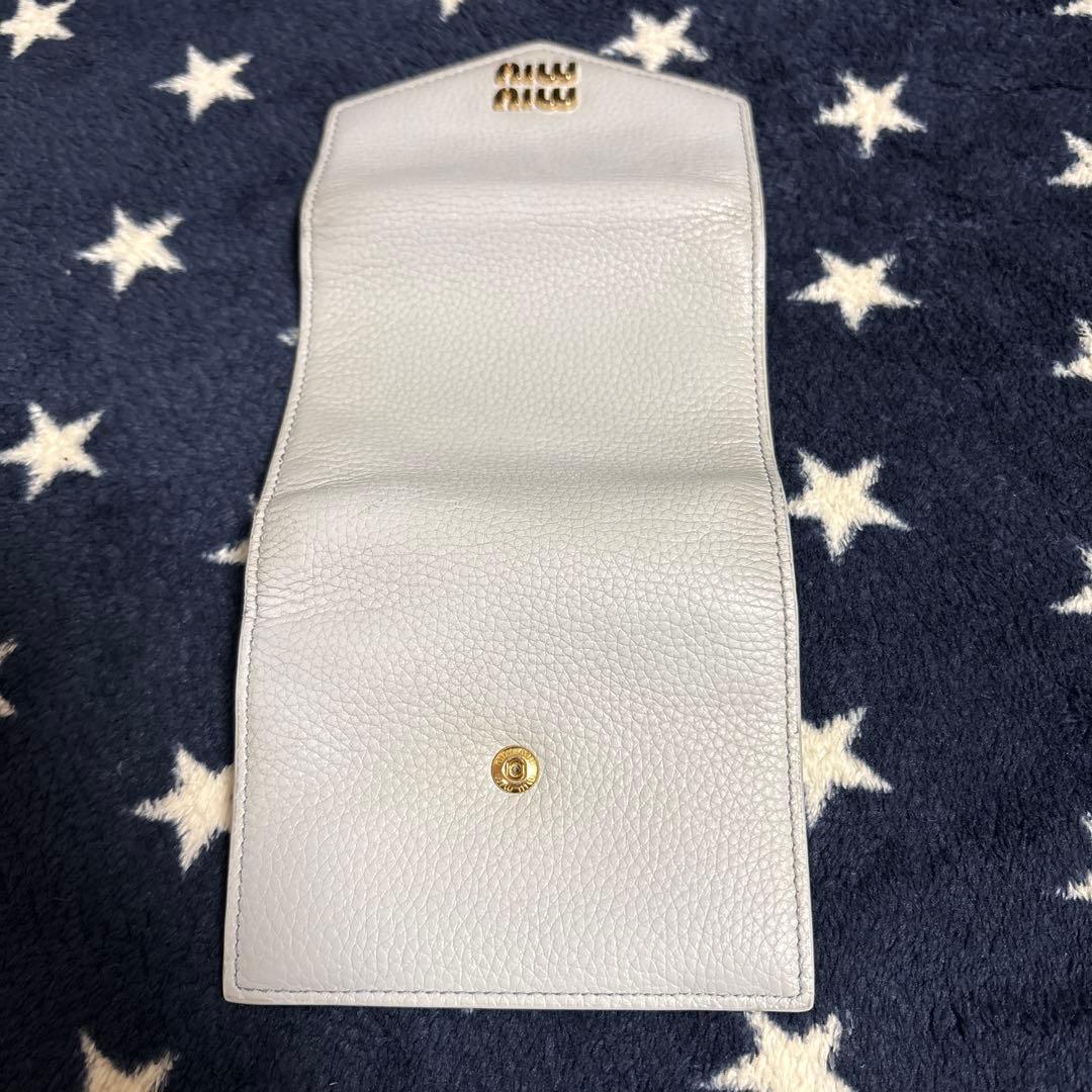 MIU MIU三つ折り財布　えぃちゃん