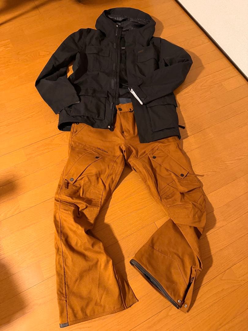 VOLCOM メンズスノーボードウェア上下セット
