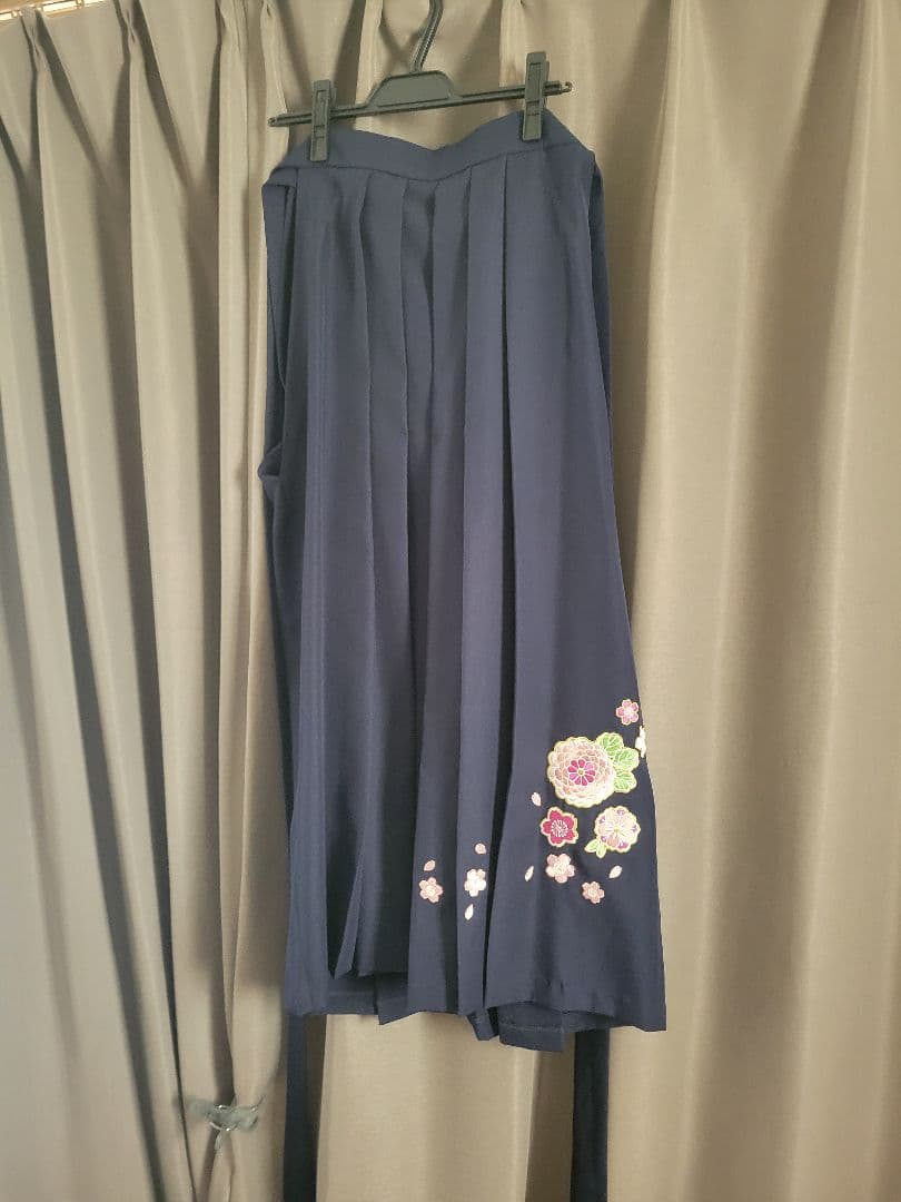 値下げ　小学生卒業式　袴　 赤・紺 花柄 150cm