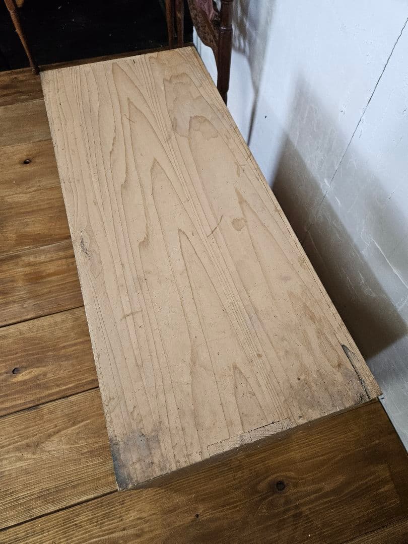 日本のアンティーク 小振りの収納棚 木製 無垢材 小箪笥 引き戸 和家具 ラック