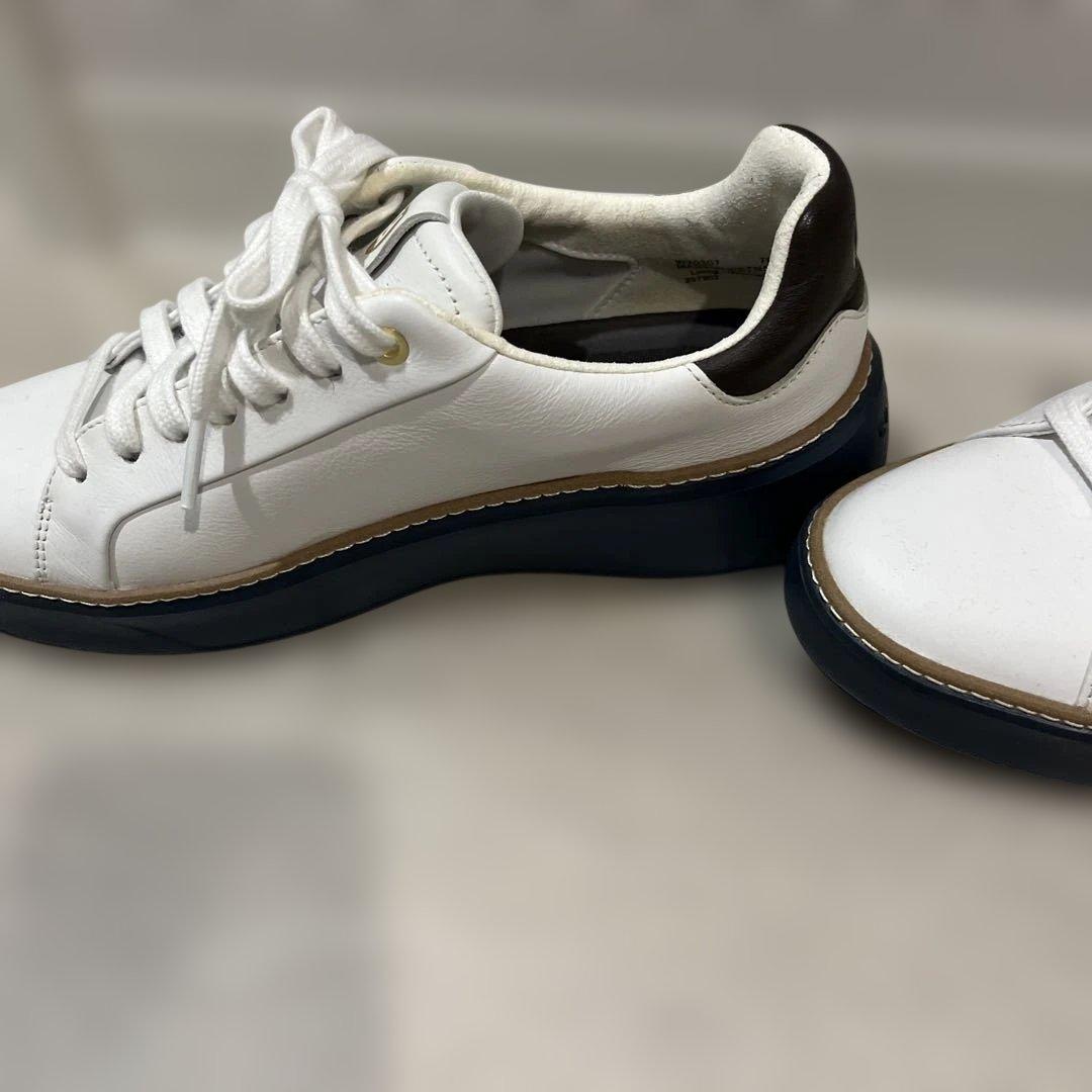 ホワイトレザー スニーカー ネイビーソール