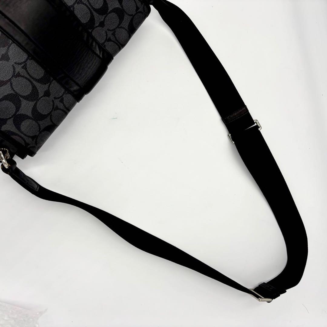 【美品】COACH ヘリテージ メッセンジャーバッグ シグネチャー　PVC 黒色