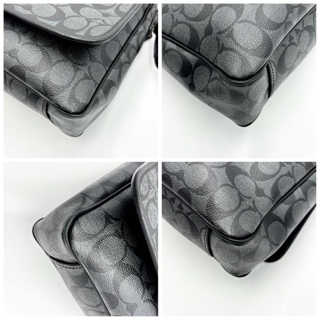 【美品】COACH ヘリテージ メッセンジャーバッグ シグネチャー　PVC 黒色