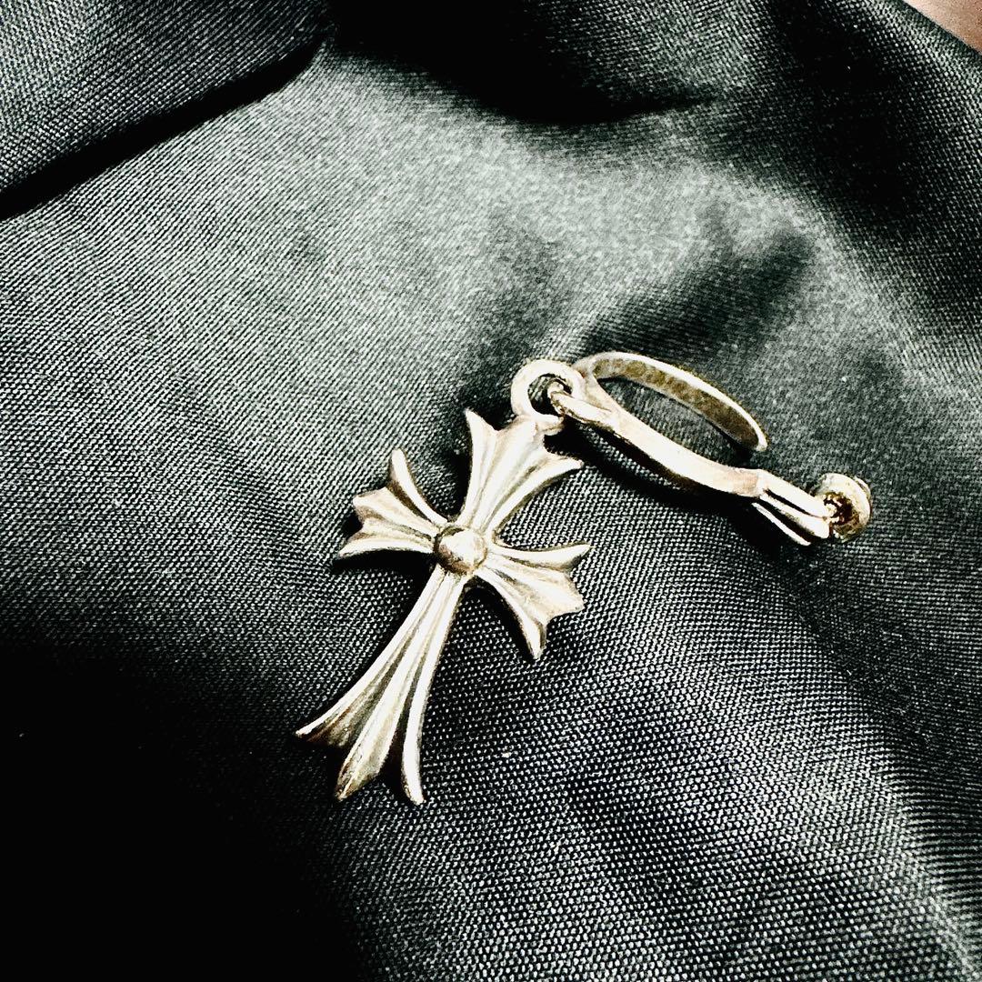 【期間限定公開】　CHROME HEARTS タイニー CHクロス フープピアス