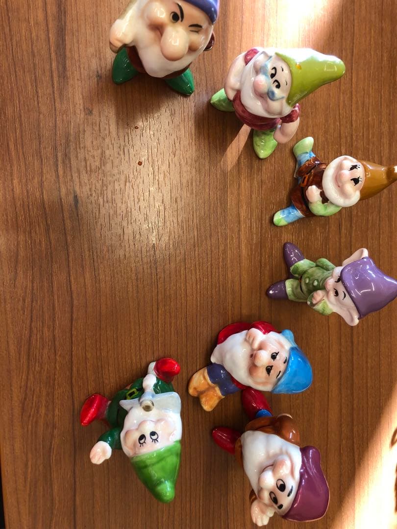 ディズニーランド 陶器フィギュア 白雪姫と7人の小人たち 置物