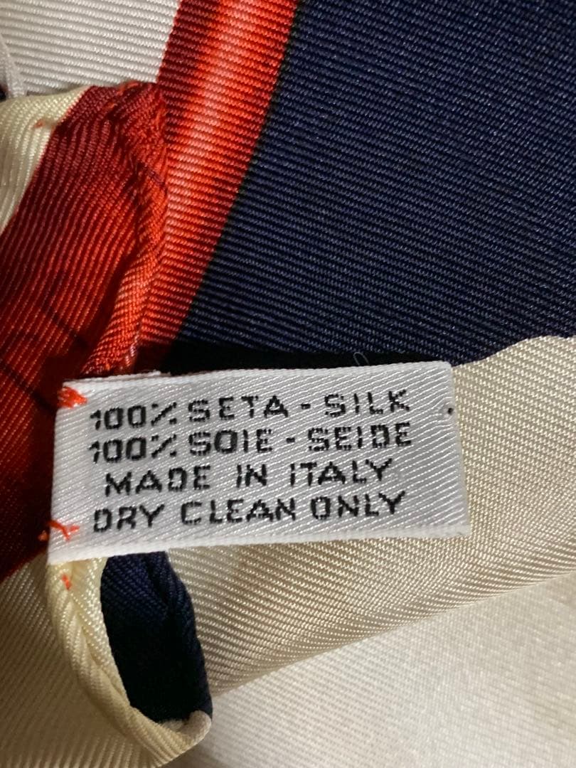 CELINE フラワープリント シルクスカーフ。総柄。美品。ヴィンテージ品。