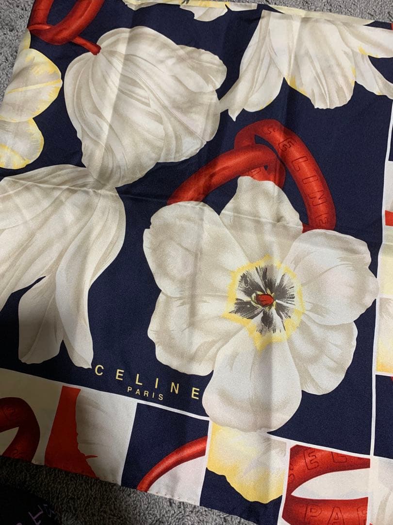 CELINE フラワープリント シルクスカーフ。総柄。美品。ヴィンテージ品。