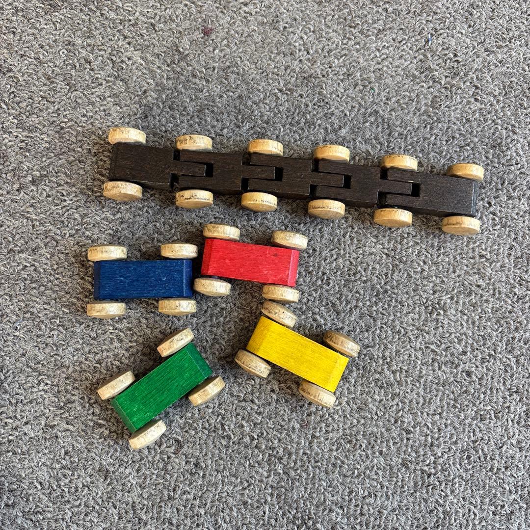 ドイツ製　ベック社木のおもちゃ　 Laufbahn 5つの車付き