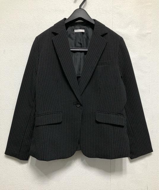 新品☆19号LL～3L黒系ストライプ♪洗える2パンツスーツ脚きれい見え☆r396