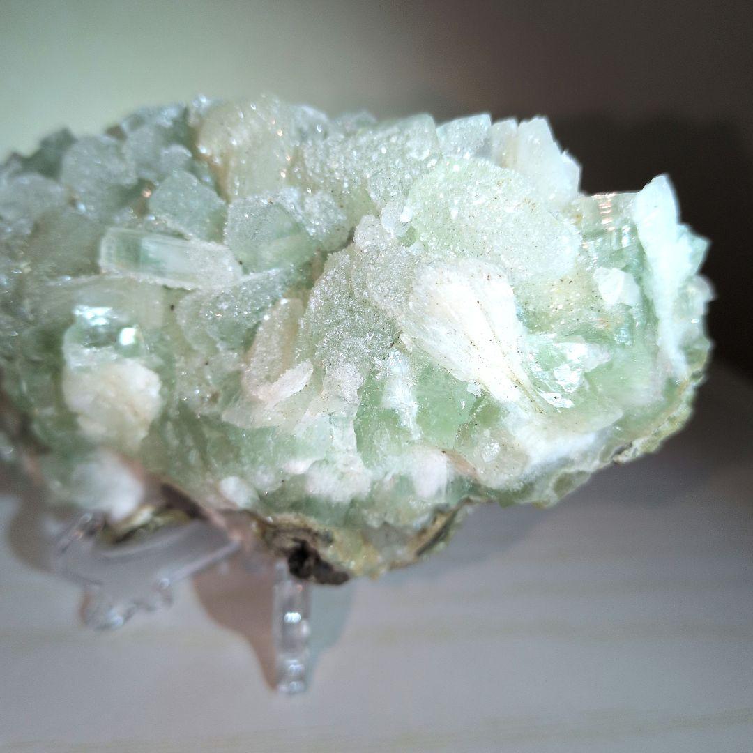 グリーンアポフィライト （魚眼石）　鉱物標本