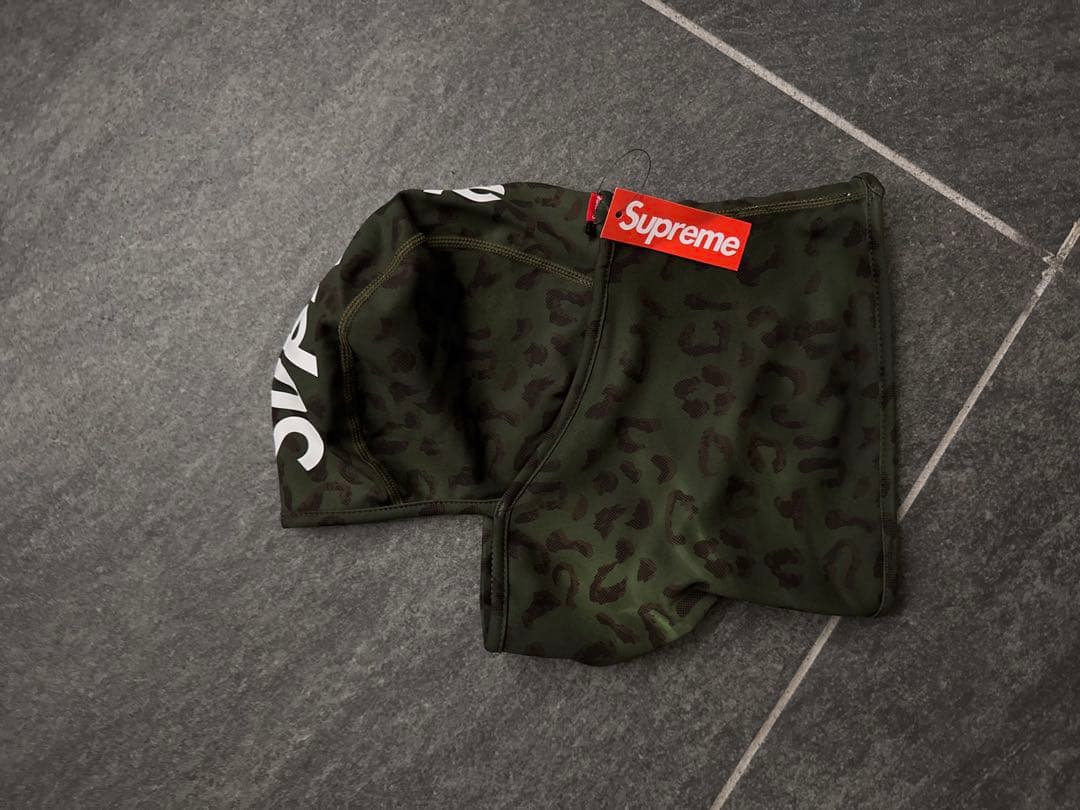 Supreme Heat Reactive Balaclava 熱で色変わります