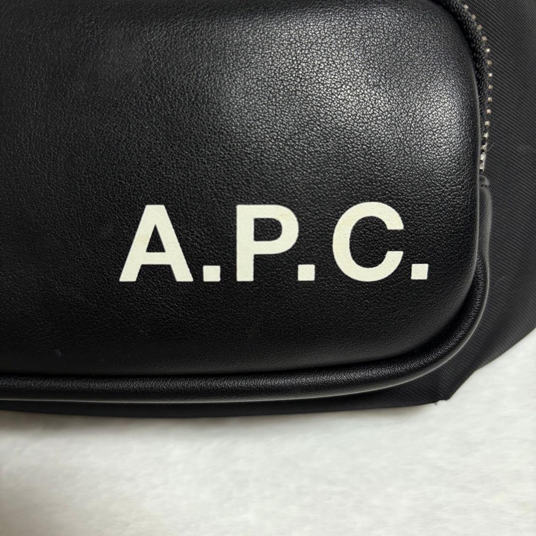 A.P.C. ナイロンボディバッグ BLK
