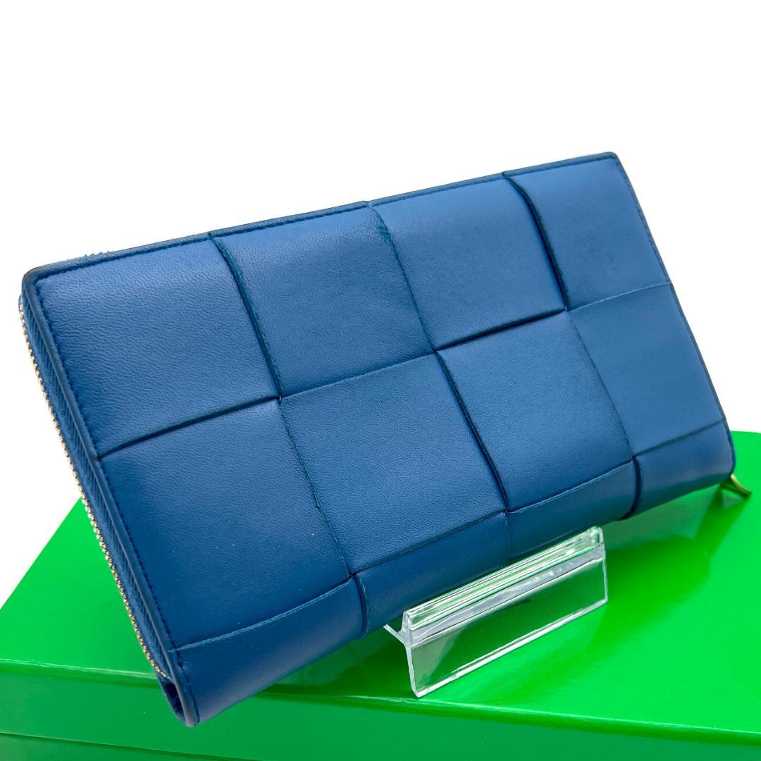 ボッテガヴェネタ マキシイントレチャート レザー ラウンドジップ ブルー 137