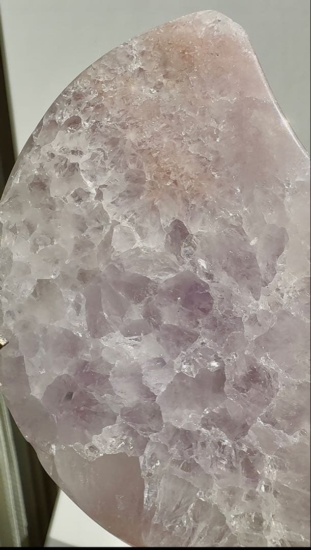 ピンクアメジスト　ピンアメ　月　ムーン　花瑪瑙共生　台座付き