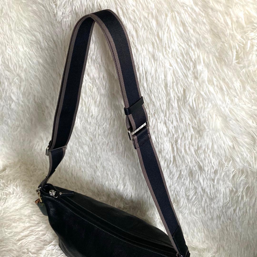 ＊B＊COACＨ　斜めがけショルダーバッグ　クロスボディ レザー　ブラック