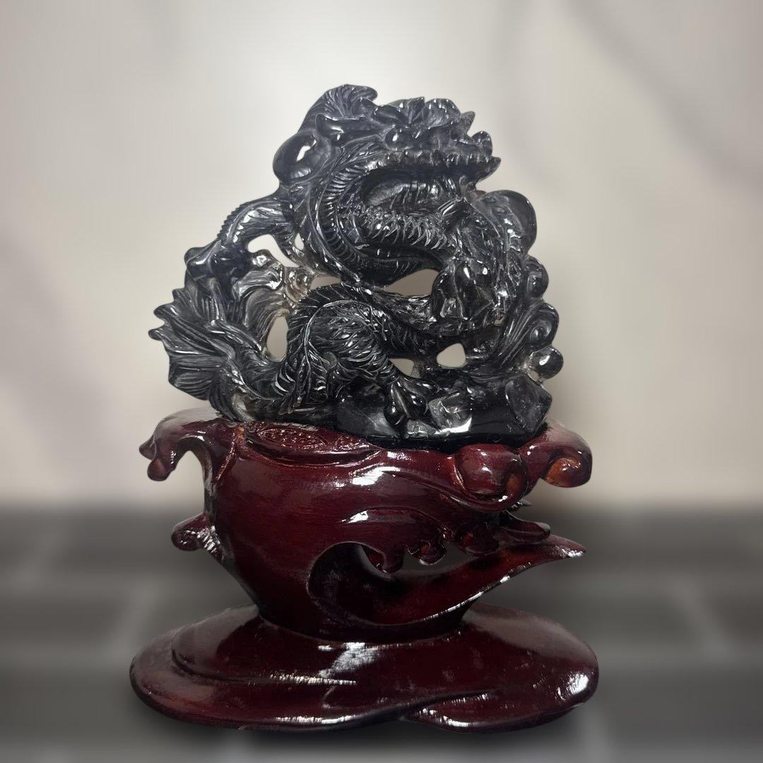 【高品質】山東省産 モリオン 龍彫刻 原石 台座付き　おまけあり