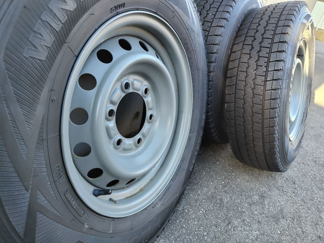 ハイエース　スタッドレスタイヤ 15インチ 4本セット