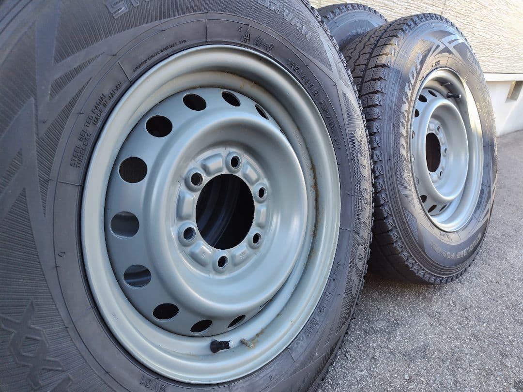 ハイエース　スタッドレスタイヤ 15インチ 4本セット