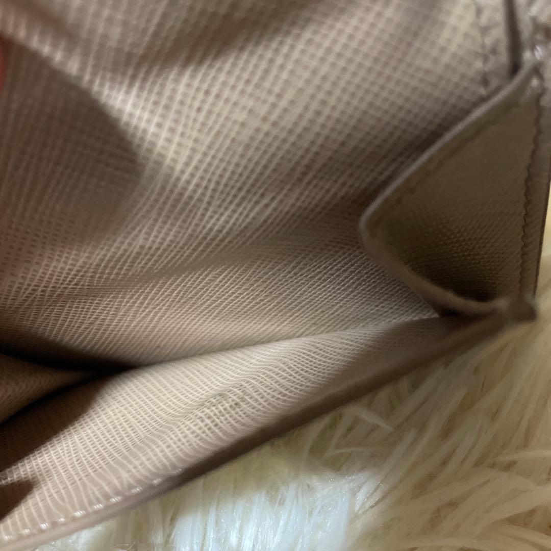 ほぼ未使用　PRADA プラダ 財布　ミニ財布　ピンクベージュ　三角プレート