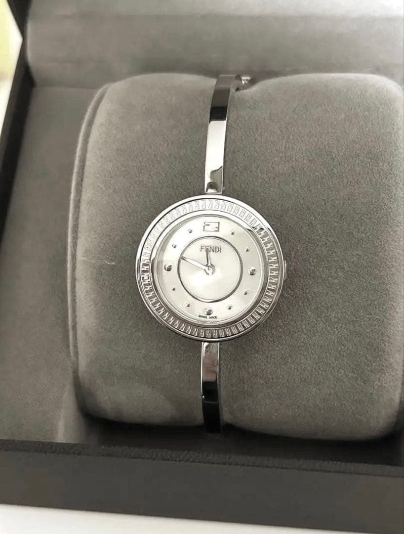 FENDI フェンディ腕時計ファー付き