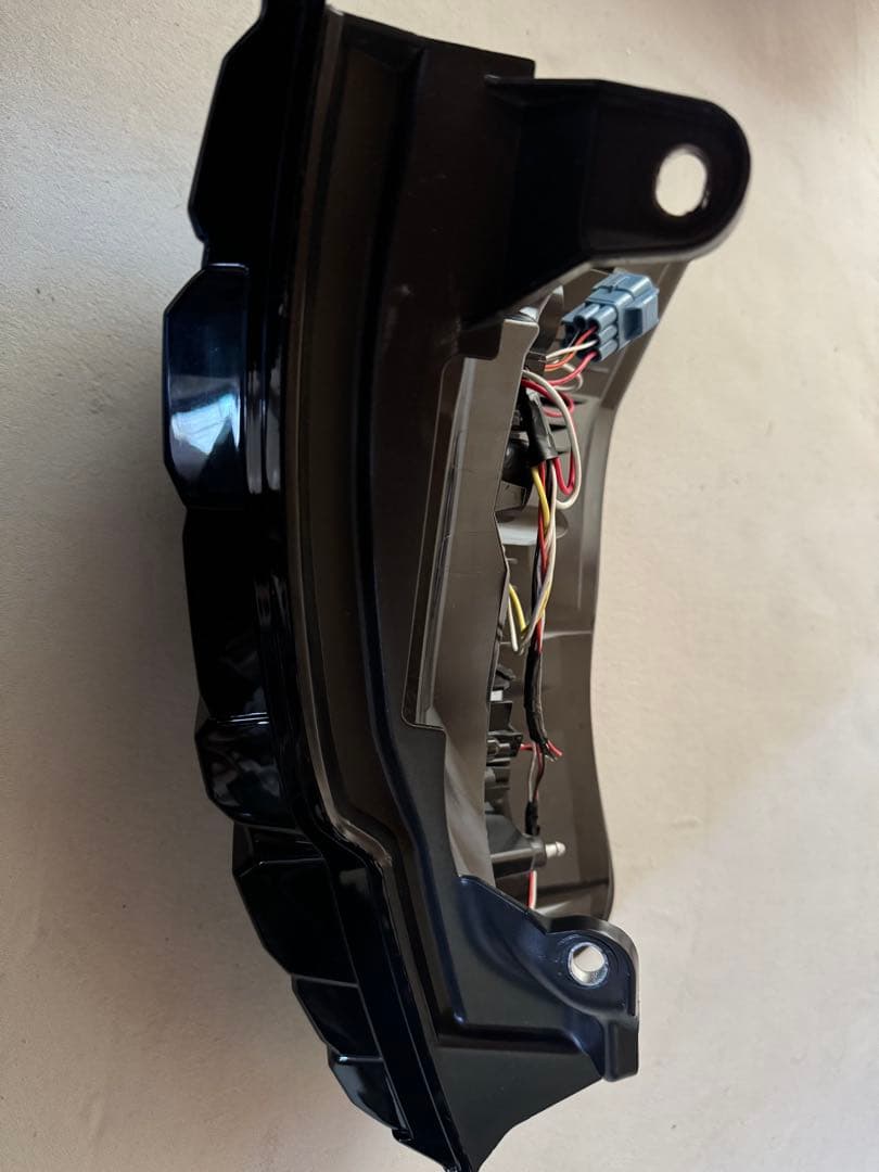 ランドクルーザープラド　流れるLEDスモークテールランプ