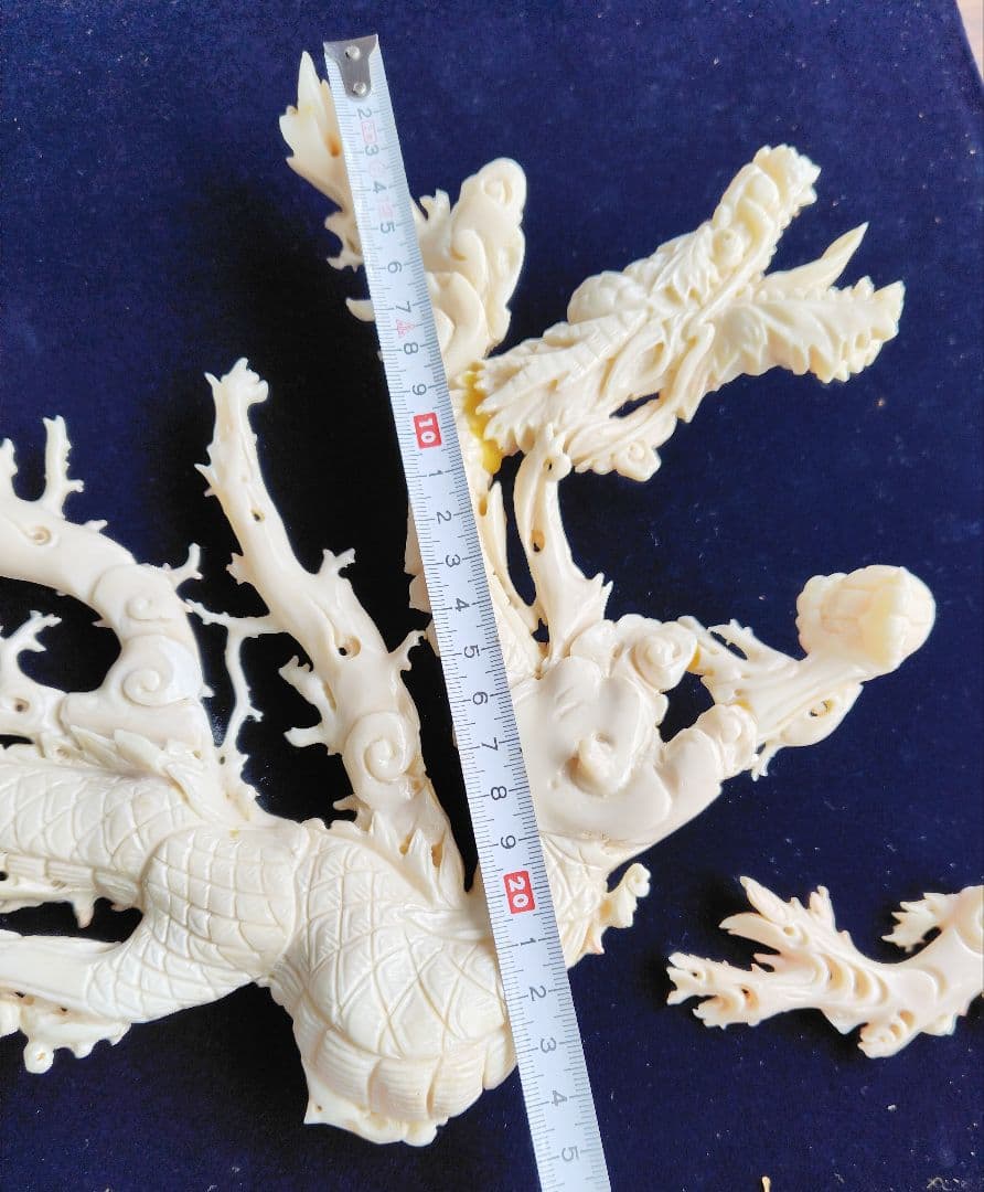 サンゴ 彫刻　土佐 高知沖 コーラルサンゴ額入り 龍 約70cm補修 箇所あり