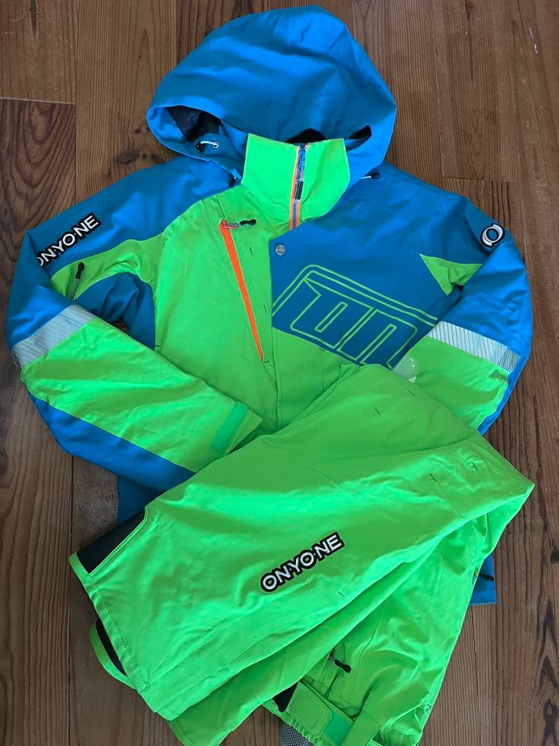 k*u様 未使用 ONYONE オンヨネ スキーウェアメンズ Ｍ 上下