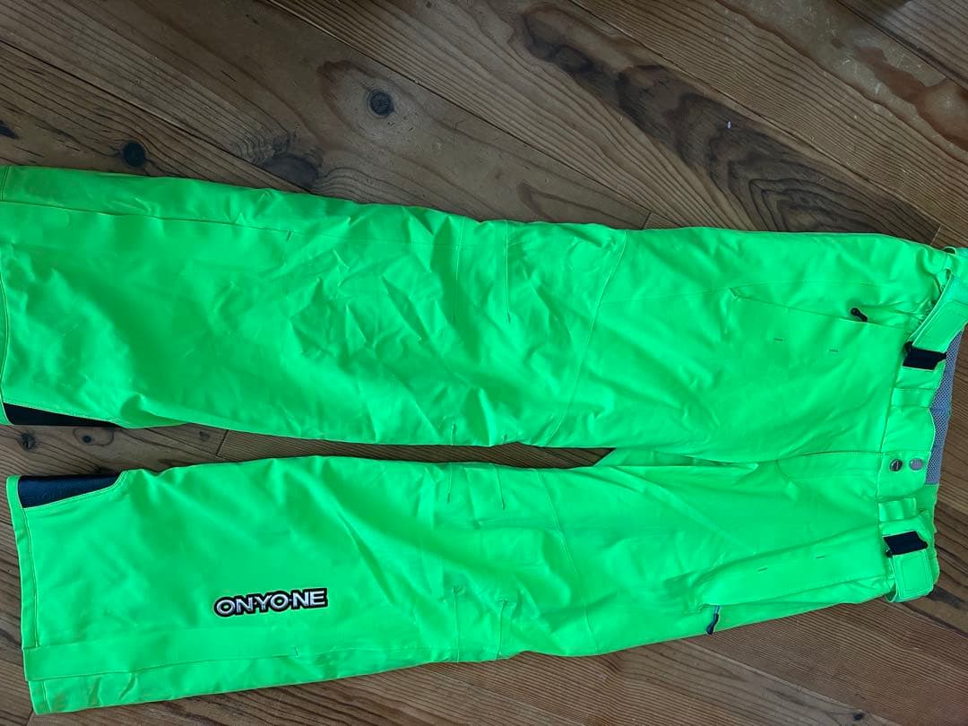 k*u様 未使用 ONYONE オンヨネ スキーウェアメンズ Ｍ 上下
