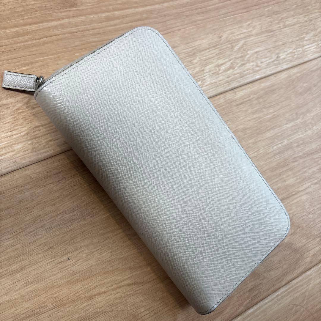 PRADA 長財布 クリーム色 レザー